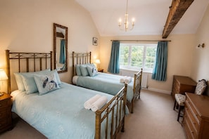 Unclassified image, 3 of 41, button - All-season, Luxury Double Oast Country House (Rye)