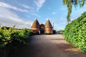 Unclassified image, 2 of 41, button - All-season, Luxury Double Oast Country House (Rye)