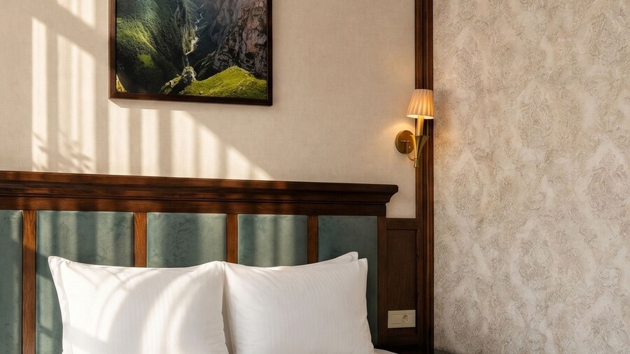 Midway Park Hotel