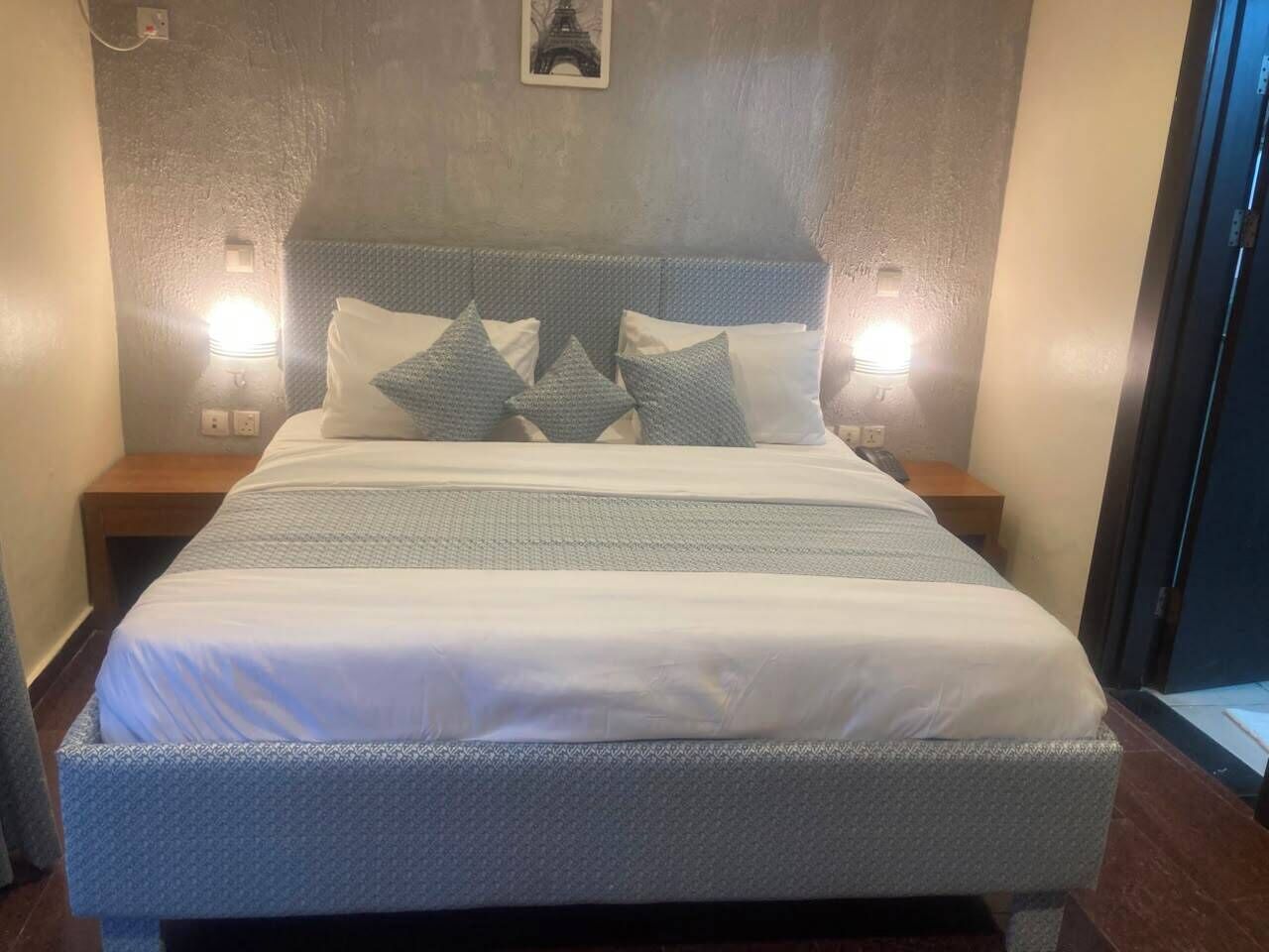 Chambre Double Classique, vue ville | Bureau, fer et planche à repasser, Wi-Fi gratuit