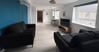 Beautiful, spacious, one bedroom apartment, 5 minutes walk to the town centre.