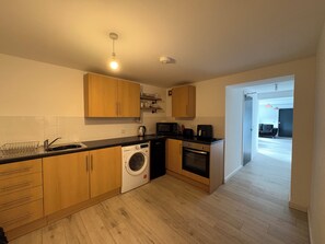 Private kitchen - Beautiful, spacious, one bedroom apartment, 5 minutes walk to the town centre. (Thurso)
