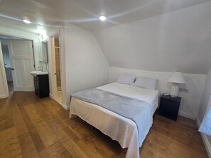 5 Schlafzimmer, Bügeleisen/Bügelbrett, WLAN, Bettwäsche
