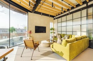 Living area - The Penthouse Fulham/West Kensington 3 Bedrooms (London)