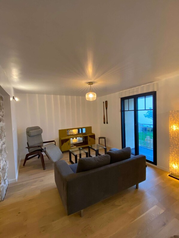Living area - A balcony on the sea (Plouhinec)