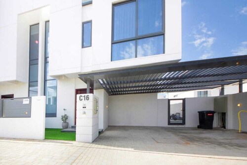 Modern Home w/ Rooftop Terrace in Prime Location