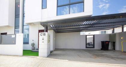 Modern Home w/ Rooftop Terrace in Prime Location