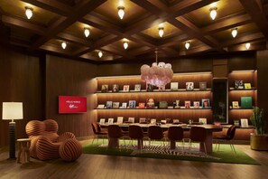 Lobby - Dallas Skyline Views + Rooftop Pool. Bar. Fitness. (Dallas)