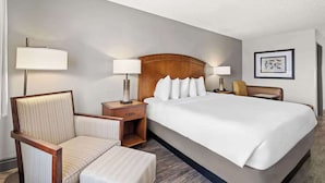 Desk, iron/ironing board, WiFi, bed sheets