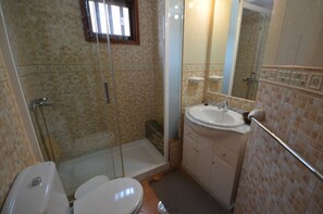 Bathroom - Vrbo Property (Tías)