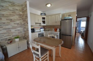 Coffee/tea maker, fridge, microwave, oven