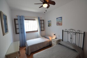 2 bedrooms, iron/ironing board, free WiFi, bed sheets