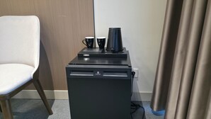 Deluxe Double Room, Lake View | Interior