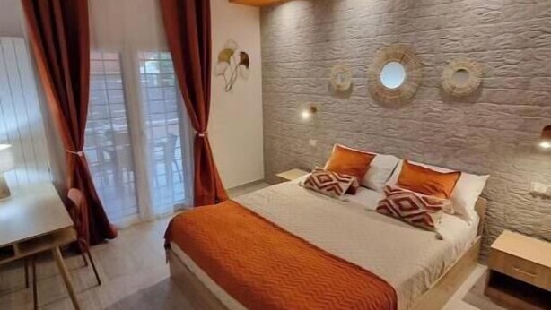 2 bedrooms, in-room safe, desk, iron/ironing board - Your oasis just a stone's throw from the sea! (Ladispoli)