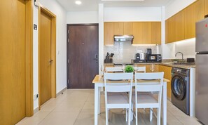 Apartemen Superior, pemandangan kota | Dapur pribadi | Mesin espresso, mesin pembuat kopi/teh, dan ketel listrik