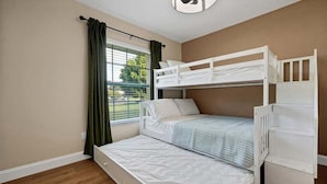 3 Schlafzimmer, Schreibtisch, Bügeleisen/Bügelbrett, kostenloses WLAN