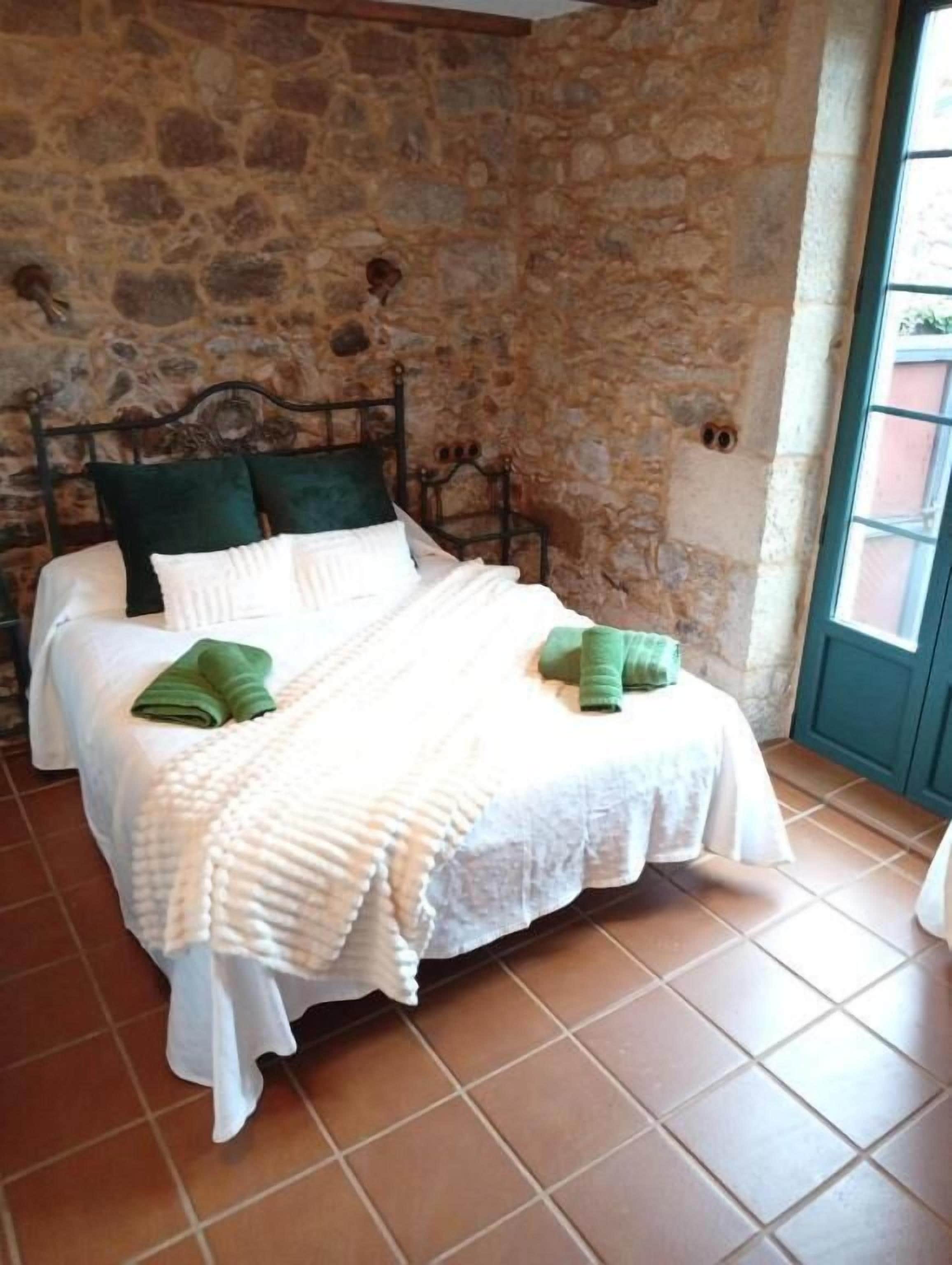 Literie de qualité, lit avec matelas en mousse à mémoire