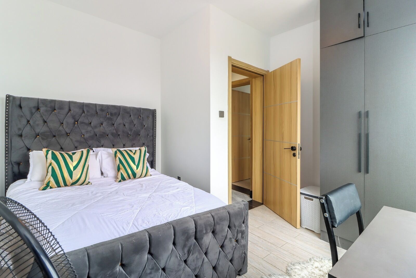 Apartamento clásico, balcón, vistas a la ciudad