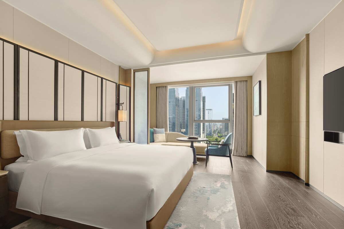 Phòng Superior, 1 giường cỡ king, quang cảnh thành phố | Chăn bông, minibar, két bảo mật tại phòng, bàn 