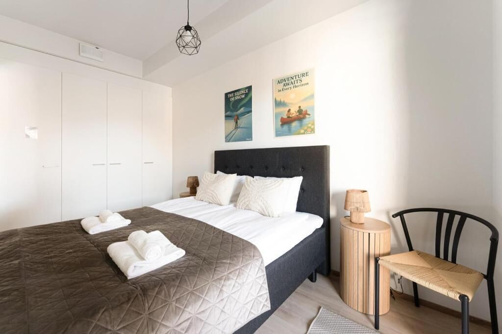 Verdunkelungsvorhänge, schallisolierte Zimmer, Bügeleisen/Bügelbrett