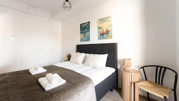 Verdunkelungsvorhänge, schallisolierte Zimmer, Bügeleisen/Bügelbrett