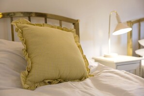 Room - Wish House Cottage - set in picturesque Willingdon village (Eastbourne)