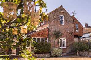 Exterior - Wish House Cottage - set in picturesque Willingdon village (Eastbourne)