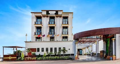 Elegant Luxury Nest Fort View Ashodev Residency