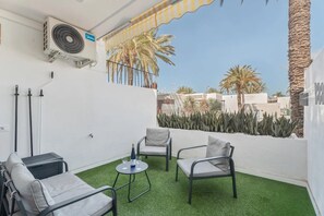 Terrace/patio - Modern Studio with Pool in Arona - Ideal for Couples. (Arona)