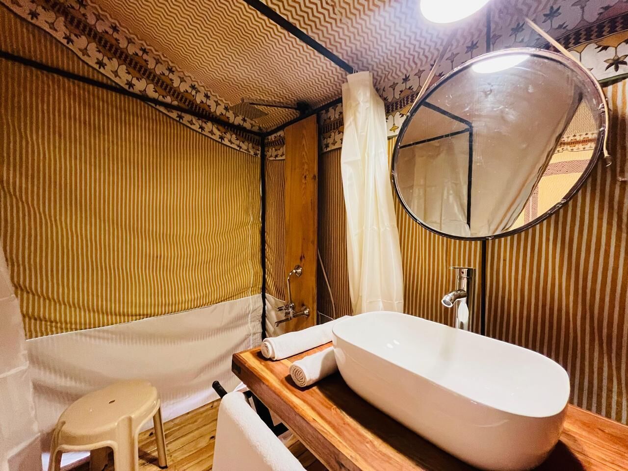 Luxury Room | Bathroom | Shower, towels, soap, shampoo
