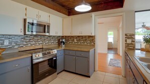 A modern kitchen with a built-in microwave, stainless steel appliances, and a wooden ceiling. - Lanai, Golf Views! Extended Sarasota Stay (Sarasota)