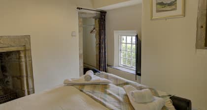 Historic 3‑bedroom, 3‑bathroom Highland castle near Portmahomack.