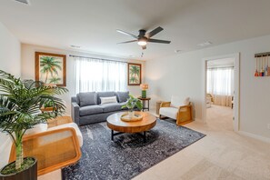 A modern living room with a grey sofa, a round coffee table, and a ceiling fan. - May River Fun! Home 9 Mi to Hilton Head Island (Bluffton)