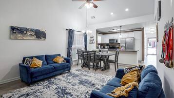 Apartment (3 Bedrooms) | Front of property