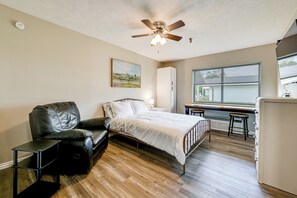 Front of property - Golf, Fish & Explore: Updated Unit in Oakland City (Oakland City)