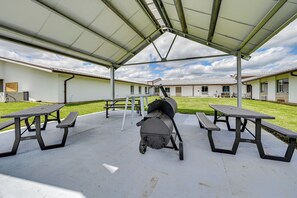 Interior - Golf, Fish & Explore: Updated Unit in Oakland City (Oakland City)