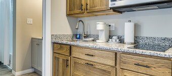Golf, Fish & Explore: Updated Unit in Oakland City