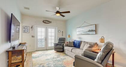 Angler's Paradise w/ Pool in Horseshoe Beach!