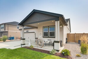 Interior - Ridge Views & Fenced Yard! Prineville Family Haven (Prineville)