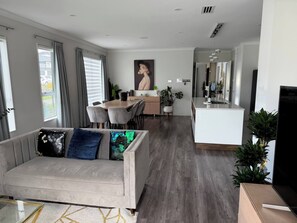 Zimmer, 6 Schlafzimmer, Terrasse | Wohnzimmer