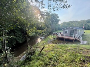 Property grounds - Smith River retreat, Riverfront cottage (Stuart)