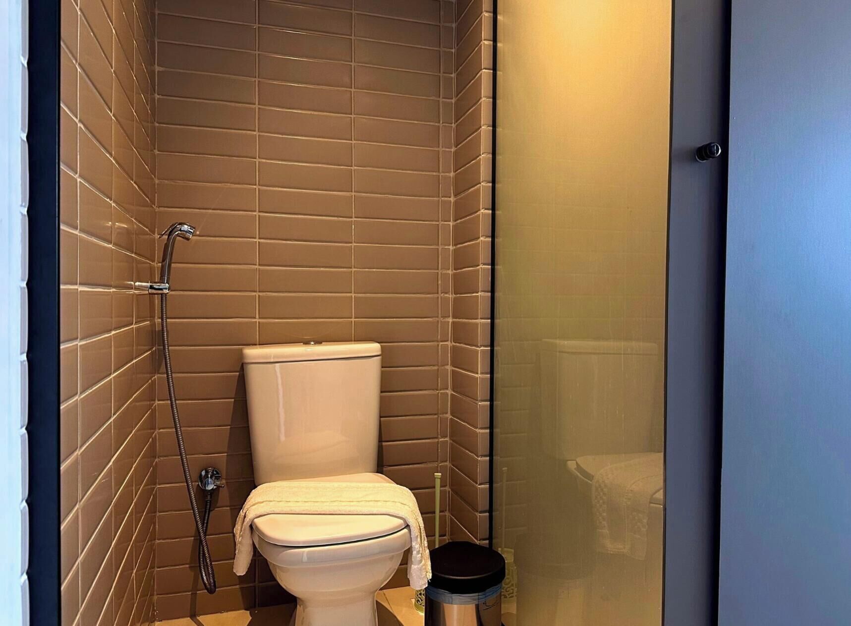 ベーシック スタジオ | バスルーム | 石鹸、シャンプー、トイレットペーパー