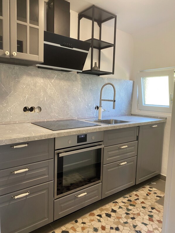 Private kitchen - Vrbo Property (Überherrn)