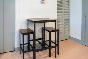 Dining - City View Studio - Nearby Parking - Downtown - 3F (Louisville)