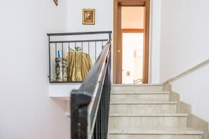 A staircase with a metal handrail leading to a room with a door. - Casa del Sole - Menfi (Menfi)