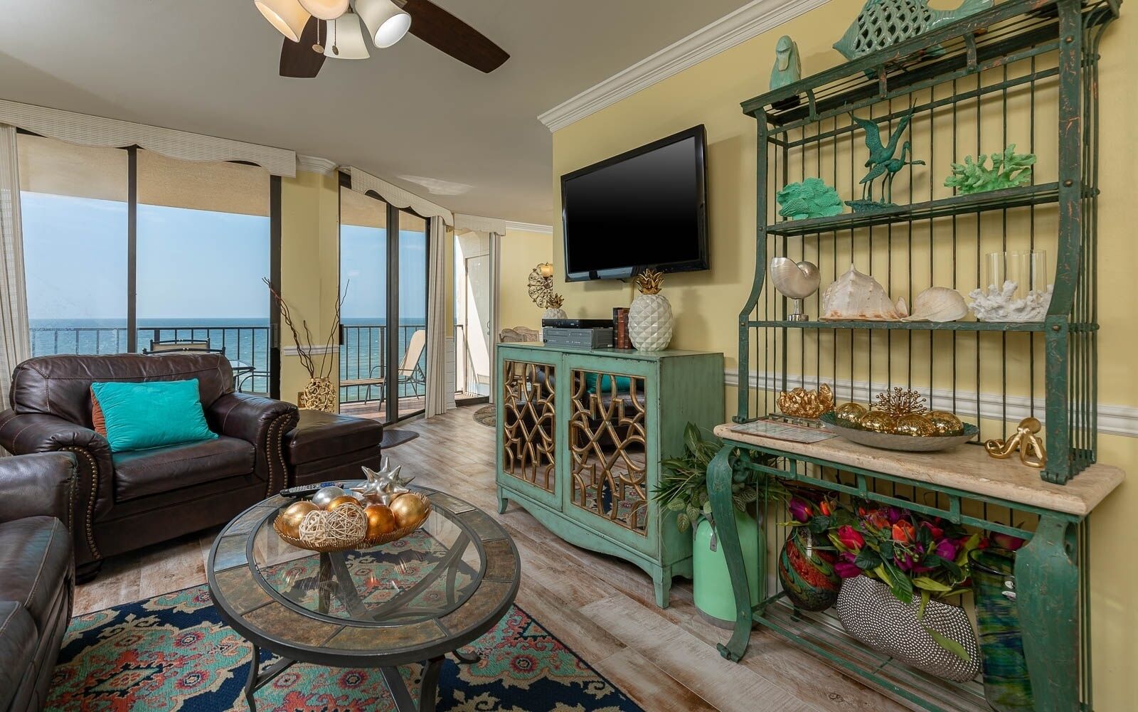 Condo, 1 Bedroom | Living area
