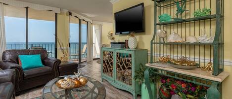 Condo, 1 Bedroom | Living area