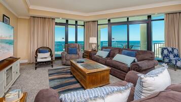 Condo, 4 Bedrooms | Living area