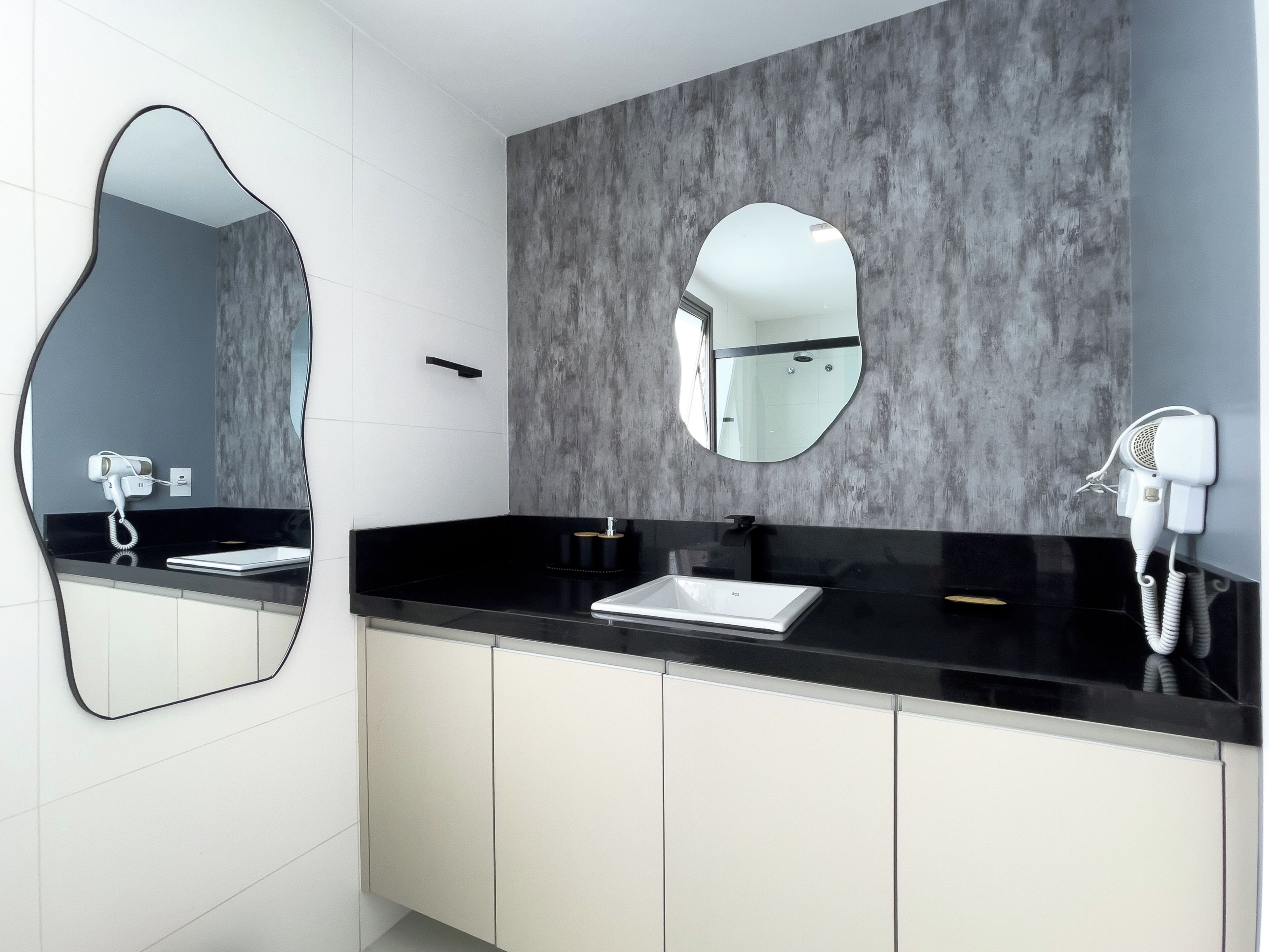 Studio | Bathroom | Free toiletries, towels, soap, shampoo