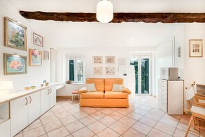 A spacious living area with a sofa, a dining table, and a kitchen counter. - [LaCasaDiUgo] In the heart of Lerici+A/C (Lerici)